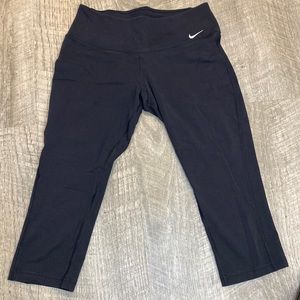 ☀️ 6 for $26 ☀️ Capri Dri-Fit Nike Leggings